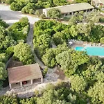 Ξενοδοχείο με διαμερίσματα Village Surrounded By Greenery With Swimming Pool Just A Few Minutes From 3*