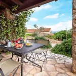 Village Surrounded By Greenery With Swimming Pool Just A Few Minutes From Ξενοδοχείο με διαμερίσματα Αλγκέρο