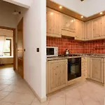 Ξενοδοχείο με διαμερίσματα Village Surrounded By Greenery With Swimming Pool Just A Few Minutes From