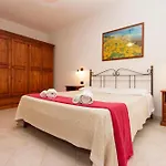 Village Surrounded By Greenery With Swimming Pool Just A Few Minutes From 3* Αλγκέρο