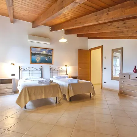 Village Surrounded By Greenery With Swimming Pool Just A Few Minutes From Alguer