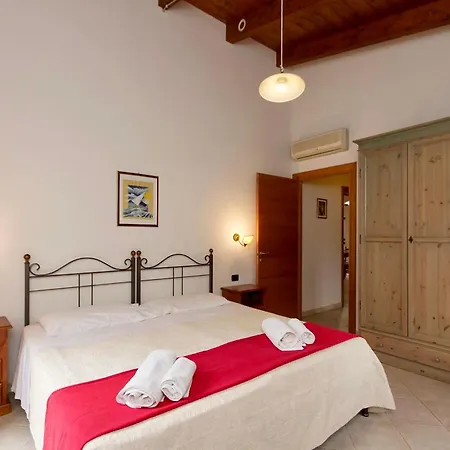Village Surrounded By Greenery With Swimming Pool Just A Few Minutes From Alguer